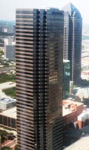 Lincoln Plaza in Dallas, Texas, formerly home to the headquarters of Halliburton © FoUTASportscaster | Wikimedia Commons