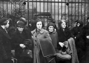 Polish Jews expelled from Germany in late October 1938 © H. Großberger | German Federal Archive
