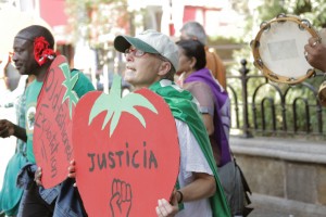 CIW (Coalition of Immokalee Workers) - NESRI Wendy's Action in NYC on Oct. 15, 2013 © NESRI | Flickr