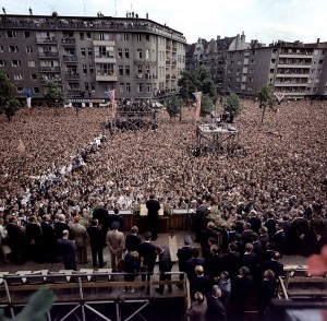 President Kennedy's address to the people of Berlin. Rudolph Wilde Platz, West Berlin, Federal Republic of Germany, June 1963 © Robert Knudsen | John F. Kennedy Presidential Library and Museum, Boston.