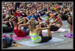 Yoga in King George Square, Brisbane © Sheba_Also | Flickr Creative Commons
