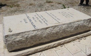 Tomb in honor of Baruch Goldstein, Kiryat Arba © Itai | Wikimedia Commons