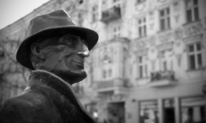 Statue of Julian Tuwim in Lodz, Poland © eastendimages | Flickr