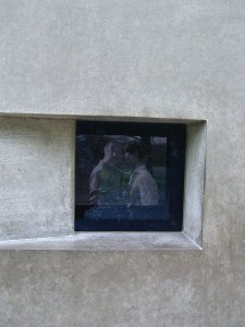 Video space in the memorial for persecuted homosexuals during the Nazi period in Berlin © Times | Wikimedia Commons