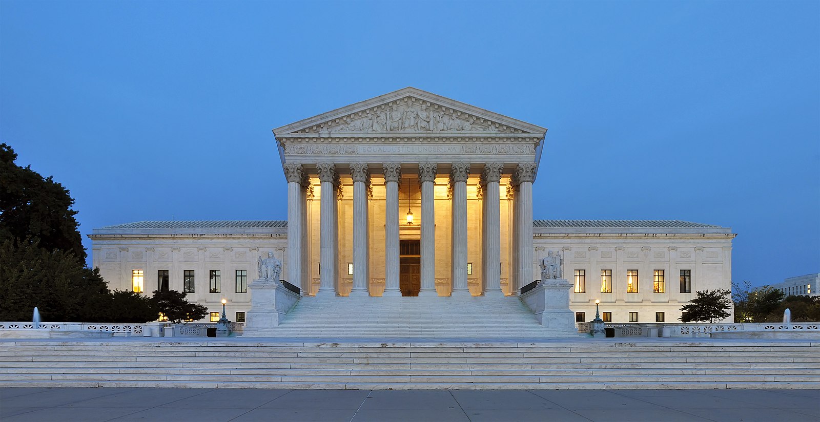 Title: Panorama of United States Supreme Court Building at Dusk Author: Joe Ravi License conditions: credit author Source: https://commons.wikimedia.org/w/index.php?curid=16959908