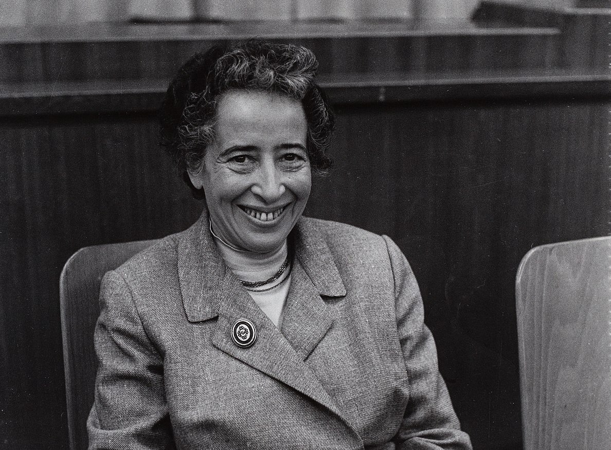 Hannah Arendt in 1958, photographed by Barbara Niggl Radloff. Wikimedia Commons / CC 4.0.