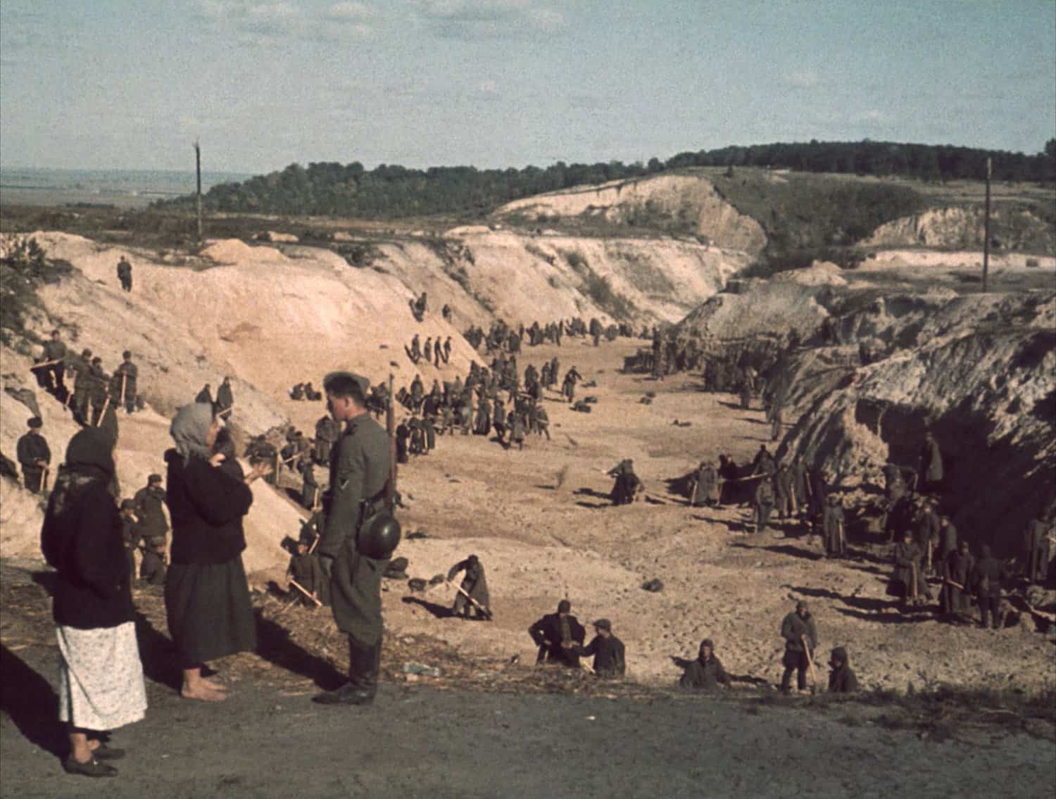 Soviet POWs covering a mass grave after the Babi Yar massacre, October 1, 1941. Credit: Johannes Hähle, Wikimedia Commons
