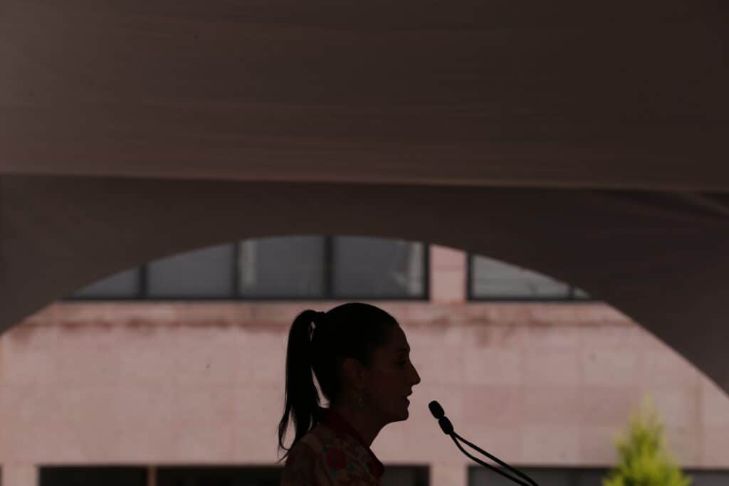 Claudia Sheinbaum, then head of government of Mexico City, in a meeting in the Tláhuac town hall (October 23, 2021) | Octavio Hoyos / Shutterstock