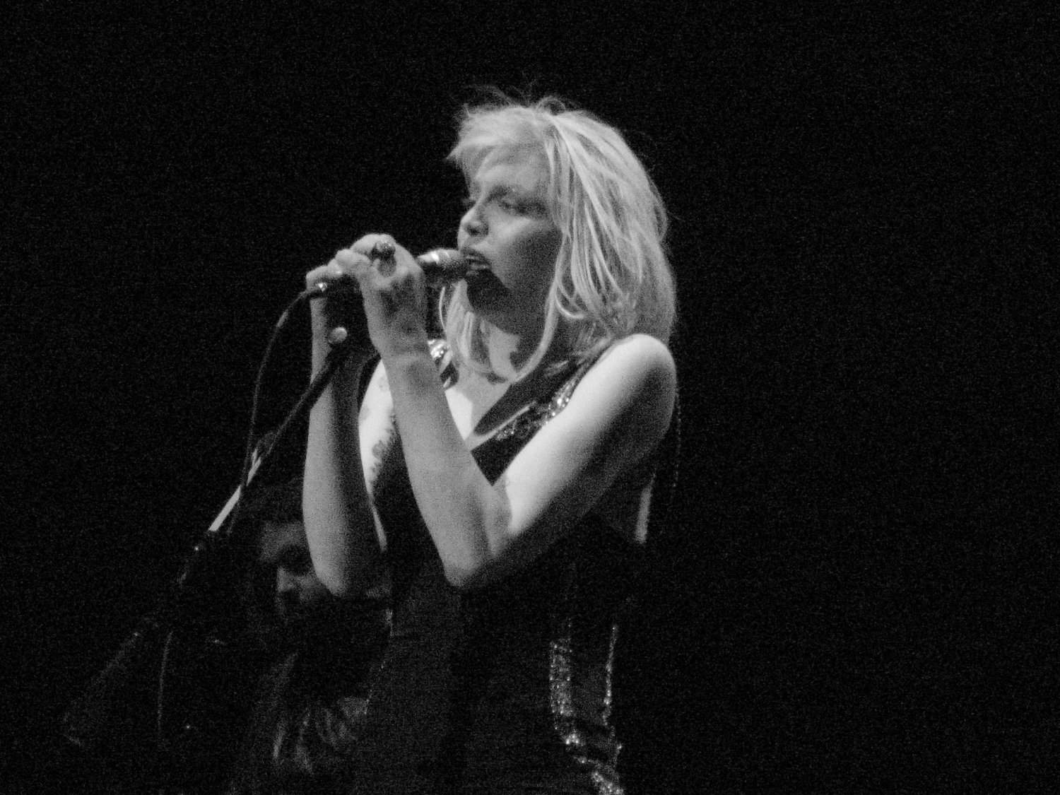 Courtney Love singing